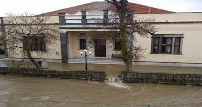 Προβλήματα στη Λήμνο από την έντονη βροχόπτωση | Απεγκλωβισμός ηλικιωμένης στα Τσιμάνδρια (photos)