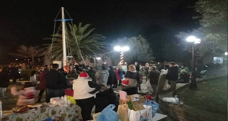 Χριστουγεννιάτικο κλίμα και χαμογελαστά παιδιά στην χθεσινή γιορτή στην Νέα Κούταλη