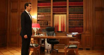 &Eta; &kappa;&upsilon;&beta;έ&rho;&nu;&eta;&sigma;&eta; &mu;&pi;&rho;&omicron;&sigma;&tau;ά &sigma;&epsilon; &alpha;&delta;&iota;έ&xi;&omicron;&delta;&omicron;: &Sigma;&upsilon;&mu;&phi;&omega;&nu;ί&alpha; &mu;&epsilon; &mu;έ&tau;&rho;&alpha; ή &alpha;&chi;&alpha;&rho;&tau;&omicron;&gamma;&rho;ά&phi;&eta;&tau;&alpha; &nu;&epsilon;&rho;ά