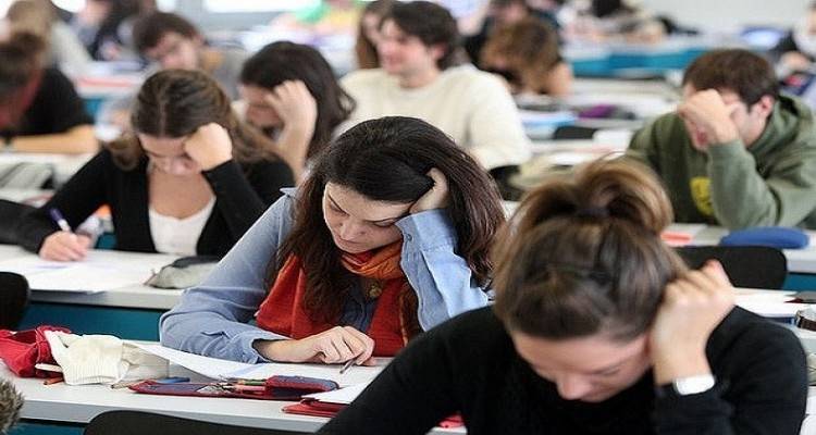 &Pi;&alpha;&nu;&epsilon;&lambda;&lambda;ή&nu;&iota;&epsilon;&sigmaf;: &Alpha;&upsilon;&lambda;&alpha;ί&alpha; &gamma;&iota;&alpha; &Gamma;&epsilon;&nu;&iota;&kappa;ά &Lambda;ύ&kappa;&epsilon;&iota;&alpha; | &Sigma;&tau;&omicron; &upsilon;&pi;. &Pi;&alpha;&iota;&delta;&epsilon;ί&alpha;&sigmaf; &omicron; &pi;&rho;&omega;&theta;&upsilon;&pi;&omicron;&upsilon;&rho;&gamma;ό&sigmaf;