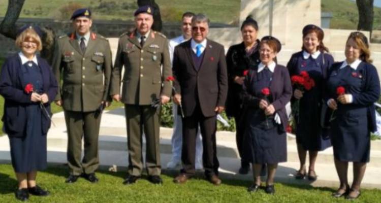 &Omicron; &Epsilon;&rho;&upsilon;&theta;&rho;ό&sigmaf; &Sigma;&tau;&alpha;&upsilon;&rho;ό&sigmaf; &Lambda;ή&mu;&nu;&omicron;&upsilon; &sigma;&upsilon;&mu;&mu;&epsilon;&tau;&epsilon;ί&chi;&epsilon; &sigma;&tau;&iota;&sigmaf; &epsilon;&kappa;&delta;&eta;&lambda;ώ&sigma;&epsilon;&iota;&sigmaf; &gamma;&iota;&alpha; &tau;&eta;&nu; &Epsilon;&kappa;&sigma;&tau;&rho;&alpha;&tau;&epsilon;ί&alpha; &tau;&eta;&sigmaf; &Kappa;&alpha;&lambda;&lambda;ί&pi;&omicron;&lambda;&eta;&sigmaf; (photos)