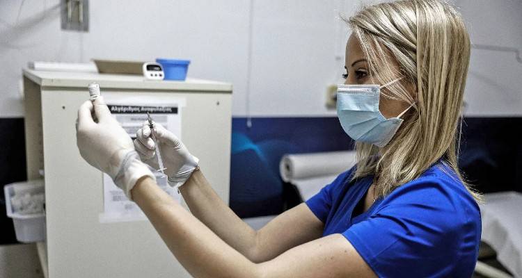 Κανονικά προχωρά ο εμβολιασμός με AstraZeneca, τι ισχύει με β&#039; δόση και παρενέργειες