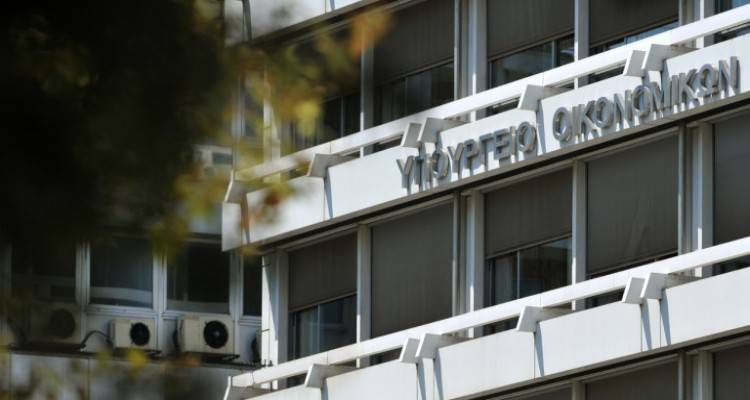 Πρέσινγκ των Θεσμών για τις φοροελεφρύνσεις: «Ολο το πακέτο θα είναι μέσα» απαντάει το ΥΠΟΙΚ