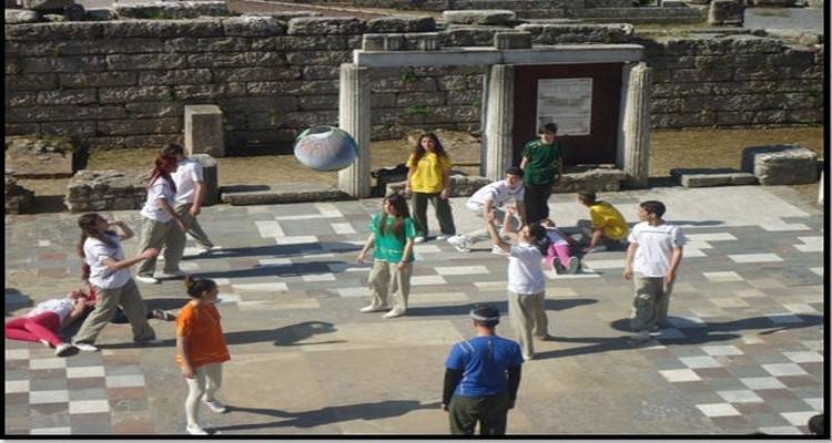 &Tau;&omicron; &Gamma;&upsilon;&mu;&nu;ά&sigma;&iota;&omicron; &Lambda;&iota;&beta;&alpha;&delta;&omicron;&chi;&omega;&rho;ί&omicron;&upsilon; &sigma;&tau;&omicron; 4&omicron; &Delta;&iota;&epsilon;&theta;&nu;έ&sigmaf; &Phi;&epsilon;&sigma;&tau;&iota;&beta;ά&lambda; &Alpha;&rho;&chi;&alpha;ί&omicron;&upsilon; &Delta;&rho;ά&mu;&alpha;&tau;&omicron;&sigmaf; &Nu;έ&omega;&nu; &Mu;&epsilon;&sigma;&sigma;ή&nu;&eta;&sigmaf; (photos)