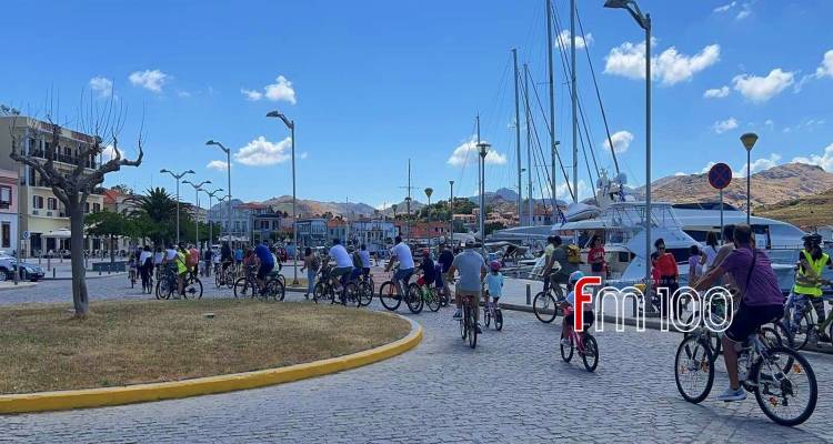 Με ποδήλατο στη Μύρινα | Μικροί και μεγάλοι έδωσαν ραντεβού στην πιο χαρούμενη διαδρομή της πόλης (photos + video)