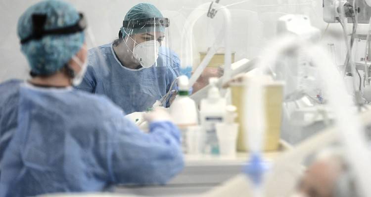 Κορωνοϊός: Ποιοι εμβολιασμένοι νοσούν και νοσηλεύονται | Μελέτη στις ΗΠΑ απαντά