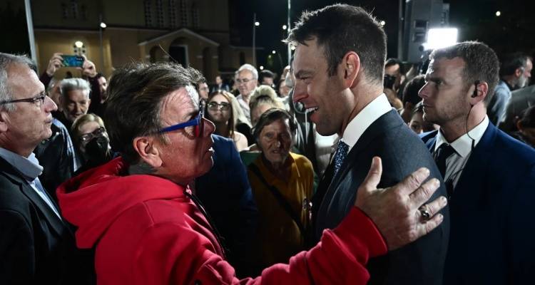 &Epsilon;&kappa;&tau;ό&sigmaf; &epsilon;&upsilon;&rho;&omega;&psi;&eta;&phi;&omicron;&delta;&epsilon;&lambda;&tau;ί&omicron;&upsilon; &Sigma;&Upsilon;&Rho;&Iota;&Zeta;&Alpha; &omicron; &Delta;&eta;&mu;ή&tau;&rho;&eta;&sigmaf; &Pi;&alpha;&pi;&alpha;&nu;ώ&tau;&alpha;&sigmaf; &mu;&epsilon; &alpha;&pi;ό&phi;&alpha;&sigma;&eta; &Kappa;&alpha;&sigma;&sigma;&epsilon;&lambda;ά&kappa;&eta;