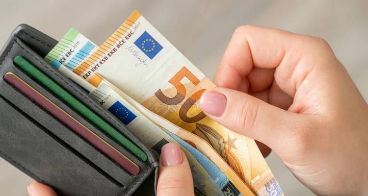&laquo;&Kappa;&lambda;&epsilon;ί&delta;&omega;&sigma;&epsilon;&raquo; &eta; &eta;&mu;&epsilon;&rho;&omicron;&mu;&eta;&nu;ί&alpha; &pi;&lambda;&eta;&rho;&omega;&mu;ή&sigmaf; &tau;&omega;&nu; 400 &epsilon;&upsilon;&rho;ώ &sigma;&epsilon; &pi;ά&nu;&omega; &alpha;&pi;ό 2,1 &epsilon;&kappa;&alpha;&tau;&omicron;&mu;&mu;ύ&rho;&iota;&alpha; &delta;&iota;&kappa;&alpha;&iota;&omicron;ύ&chi;&omicron;&upsilon;&sigmaf;