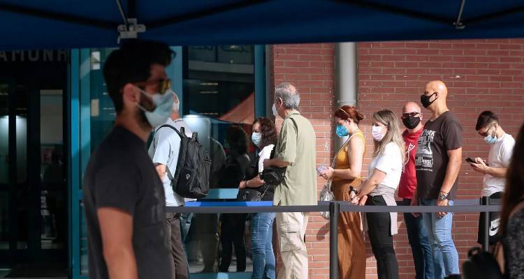 Για ποιους θα καταστεί άμεσα υποχρεωτικός ο εμβολιασμός | Οι κυρώσεις που συζητούν, αλλεπάλληλες συσκέψεις σήμερα στο Μαξίμου