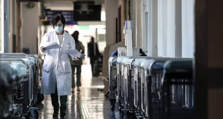 Συναγερμός για τον κορωνοϊό | Τρομάζει η αύξηση διασωληνωμένων, ανακοινώνει μέτρα η κυβέρνηση