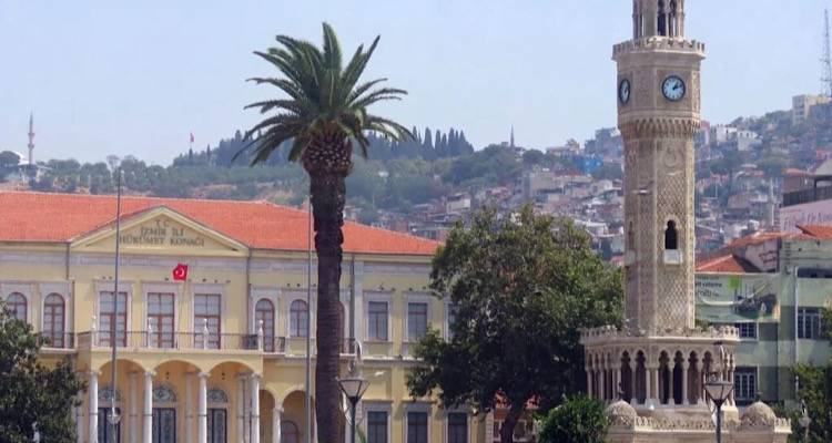 Στη Σμύρνη Έπαρχος και Δήμαρχος με το βλέμμα στον τουρισμό και την ακτοπλοϊκή σύνδεση