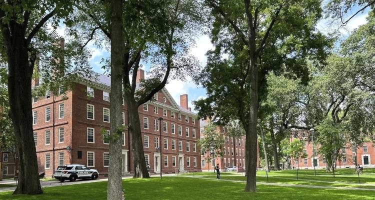 Χάρβαρντ: Τι σημαίνει το μπλόκο Τραμπ στην εγγραφή ξένων φοιτητών -Πόσοι επηρεάζονται, τι θα κάνει το πανεπιστήμιο