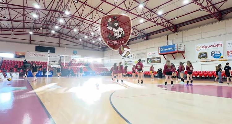 &Kappa;ό&beta;&epsilon;&iota; &tau;&eta; &beta;&alpha;&sigma;&iota;&lambda;ό&pi;&iota;&tau;ά &tau;&omicron;&upsilon; &omicron; &Alpha;.&Omicron;. Ή&phi;&alpha;&iota;&sigma;&tau;&omicron;&sigmaf; &Lambda;ή&mu;&nu;&omicron;&upsilon;