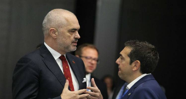 &Tau;&alpha; &kappa;ύ&rho;&iota;&alpha; &theta;έ&mu;&alpha;&tau;&alpha; &sigma;&tau;&omicron; &laquo;&tau;&rho;&alpha;&pi;έ&zeta;&iota;&raquo; &tau;&omega;&nu; &epsilon;&lambda;&lambda;&eta;&nu;&omicron;&alpha;&lambda;&beta;&alpha;&nu;&iota;&kappa;ώ&nu; &delta;&iota;&alpha;&pi;&rho;&alpha;&gamma;&mu;&alpha;&tau;&epsilon;ύ&sigma;&epsilon;&omega;&nu;
