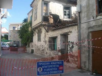 Νέα σεισμική δόνηση 4.1 R σήμερα το πρωί | Κλειστή οδός στη Μύρινα λόγω επικινδυνότητας (photos)