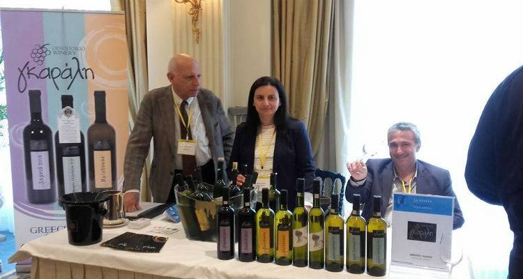 &Tau;&alpha; &kappa;&rho;&alpha;&sigma;&iota;ά &tau;&eta;&sigmaf; &Lambda;ή&mu;&nu;&omicron;&upsilon; &laquo;&mu;έ&theta;&upsilon;&sigma;&alpha;&nu;&raquo; &tau;&eta;&nu; &Alpha;&theta;ή&nu;&alpha; (photos)