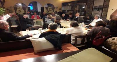 M&epsilon; &tau;&omicron; &beta;&lambda;έ&mu;&mu;&alpha; &sigma;&tau;&omicron;&upsilon;&sigmaf; &nu;έ&omicron;&upsilon;&sigmaf; &eta; &pi;&rho;ώ&tau;&eta; &sigma;&upsilon;&nu;ά&nu;&tau;&eta;&sigma;&eta; &tau;&eta;&sigmaf; &Sigma;&Upsilon;&Mu;&Pi;&Alpha;&Rho;&Alpha;&Tau;&Alpha;&Xi;&Eta;&Sigma; &Pi;&Omicron;&Lambda;&Iota;&Tau;&Omega;&Nu; &sigma;&tau;&eta; &Lambda;ή&mu;&nu;&omicron; | &Omicron; &Gamma;. &Sigma;&pi;ί&lambda;ά&nu;&eta;&sigmaf; &sigma;&tau;&omicron;&nu; FM 100