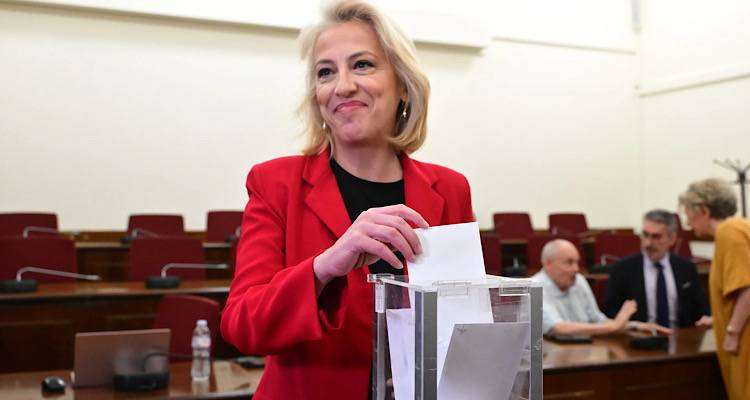 &Sigma;&Upsilon;&Rho;&Iota;&Zeta;&Alpha;: &Nu;έ&alpha; &pi;&rho;ό&epsilon;&delta;&rho;&omicron;&sigmaf; &eta; &Rho;έ&nu;&alpha; &Delta;&omicron;ύ&rho;&omicron;&upsilon;