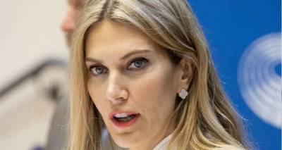 &Epsilon;ύ&alpha; &Kappa;&alpha;ϊ&lambda;ή: &Kappa;&alpha;&tau;&alpha;&gamma;&gamma;έ&lambda;&lambda;&epsilon;&iota; &beta;&alpha;&sigma;&alpha;&nu;&iota;&sigma;&tau;ή&rho;&iota;&alpha; &pi;&omicron;&upsilon; &theta;&upsilon;&mu;ί&zeta;&omicron;&upsilon;&nu; &laquo;&Epsilon;&xi;&pi;&rho;έ&sigmaf; &tau;&omicron;&upsilon; &Mu;&epsilon;&sigma;&omicron;&nu;&upsilon;&chi;&tau;ί&omicron;&upsilon;&raquo; | &Tau;&iota; &epsilon;ί&pi;&epsilon; &chi;&theta;&epsilon;&sigmaf; &zeta;&eta;&tau;ώ&nu;&tau;&alpha;&sigmaf; &alpha;&pi;&omicron;&phi;&upsilon;&lambda;ά&kappa;&iota;&sigma;&eta;