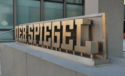 Spiegel: &Eta; &Gamma;&epsilon;&rho;&mu;&alpha;&nu;&iota;&kappa;ή &kappa;&upsilon;&beta;έ&rho;&nu;&eta;&sigma;&eta; &alpha;&pi;&omicron;&mu;&alpha;&kappa;&rho;ύ&nu;&epsilon;&tau;&alpha;&iota; &alpha;&pi;ό &tau;&eta;&nu; &pi;&omicron;&lambda;&iota;&tau;&iota;&kappa;ή &lambda;&iota;&tau;ό&tau;&eta;&tau;&alpha;&sigmaf; &sigma;&epsilon; &Epsilon;&lambda;&lambda;ά&delta;&alpha;, &Pi;&omicron;&rho;&tau;&omicron;&gamma;&alpha;&lambda;ί&alpha; &kappa;&alpha;&iota; &Iota;&sigma;&pi;&alpha;&nu;ί&alpha;