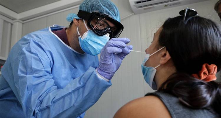 Στα 270 τα νέα κρούσματα - Πέντε θάνατοι | «Σιωπηλοί φορείς» όσοι επιστρέφουν από διακοπές