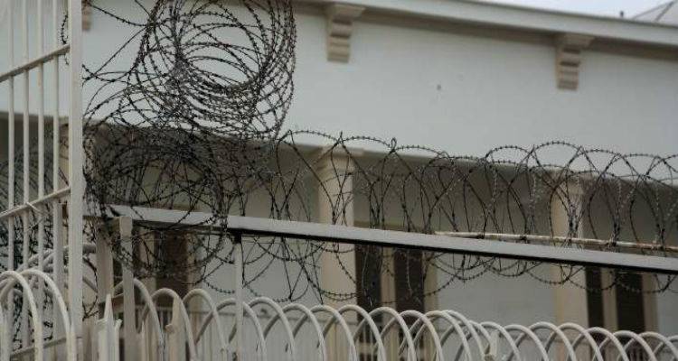 &Omicron; &Kappa;&omicron;&nu;&tau;&omicron;&nu;ή&sigmaf; &phi;έ&rho;&nu;&epsilon;&iota; &tau;&rho;&omicron;&pi;&omicron;&lambda;&omicron;&gamma;ί&alpha; &gamma;&iota;&alpha; &pi;&alpha;&rho;ά&tau;&alpha;&sigma;&eta; &tau;&omicron;&upsilon; &nu;ό&mu;&omicron;&upsilon; &Pi;&alpha;&rho;&alpha;&sigma;&kappa;&epsilon;&upsilon;ό&pi;&omicron;&upsilon;&lambda;&omicron;&upsilon; &mu;&epsilon; &tau;&iota;&sigmaf; &pi;&rho;ό&omega;&rho;&epsilon;&sigmaf; &alpha;&pi;&omicron;&phi;&upsilon;&lambda;&alpha;&kappa;ί&sigma;&epsilon;&iota;&sigmaf;