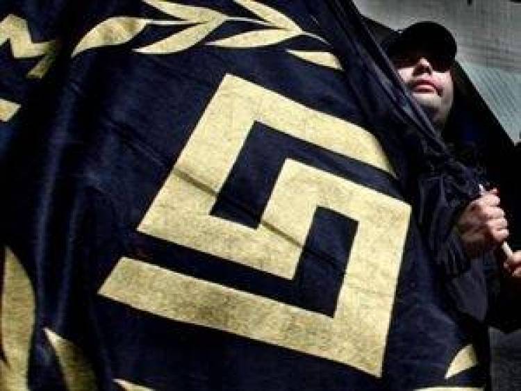 &laquo;&Eta; &Delta;&eta;&mu;&omicron;&kappa;&rho;&alpha;&tau;ί&alpha; &pi;έ&theta;&alpha;&nu;&epsilon; &epsilon;&kappa;&epsilon;ί &pi;&omicron;&upsilon; &gamma;&epsilon;&nu;&nu;ή&theta;&eta;&kappa;&epsilon;!&raquo;