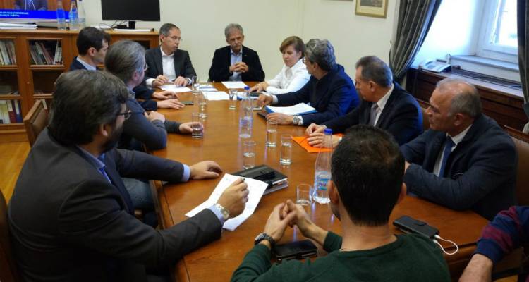 &Tau;&omicron; &Pi;&omicron;&tau;ά&mu;&iota; &gamma;&iota;&alpha; &tau;&eta; &sigma;&upsilon;&nu;ά&nu;&tau;&eta;&sigma;&eta; &mu;&epsilon; &tau;&omicron;&upsilon;&sigmaf; &phi;&omicron;&rho;&epsilon;ί&sigmaf; &nu;&eta;&sigma;&iota;ώ&nu; &tau;&omicron;&upsilon; &Alpha;&iota;&gamma;&alpha;ί&omicron;&upsilon;