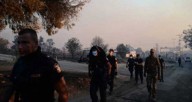 &Phi;&omega;&tau;&iota;ά &sigma;&tau;&eta;&nu; &Alpha;&tau;&tau;&iota;&kappa;ή: &Epsilon;&nu;&iota;&sigma;&chi;ύ&omicron;&nu;&tau;&alpha;&iota; &omicron;&iota; ά&nu;&epsilon;&mu;&omicron;&iota; &tau;&omicron; &mu;&epsilon;&sigma;&eta;&mu;έ&rho;&iota;, &phi;ό&beta;&omicron;&sigmaf; &gamma;&iota;&alpha; &alpha;&nu;&alpha;&zeta;&omega;&pi;&upsilon;&rho;ώ&sigma;&epsilon;&iota;&sigmaf;