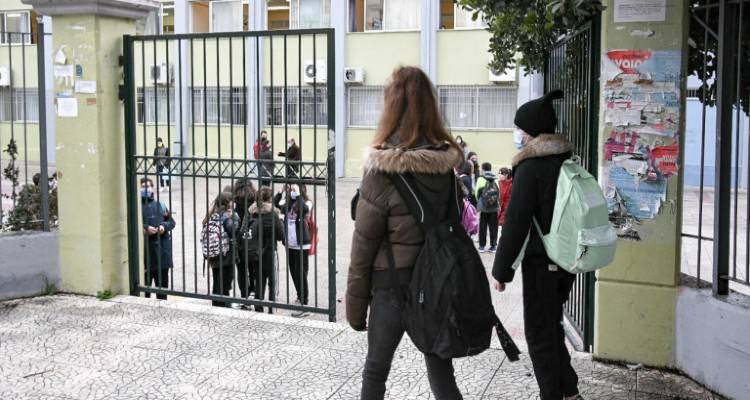 Lockdown: Τα σενάρια για το άνοιγμα των σχολείων και την παράταση του σχολικού έτους