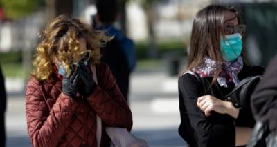 &Kappa;&omicron;&rho;&omega;&nu;&omicron;ϊό&sigmaf;: &Sigma;ή&mu;&epsilon;&rho;&alpha; &eta; &epsilon;&lambda;&lambda;&eta;&nu;&iota;&kappa;ή &theta;έ&sigma;&eta; &gamma;&iota;&alpha; &tau;&eta; &chi;&rho;ή&sigma;&eta; &mu;ά&sigma;&kappa;&alpha;&sigmaf; | &Tau;&iota; &upsilon;&pi;&omicron;&sigma;&tau;&eta;&rho;ί&zeta;&epsilon;&iota; &omicron; &Pi;&Omicron;&Upsilon;