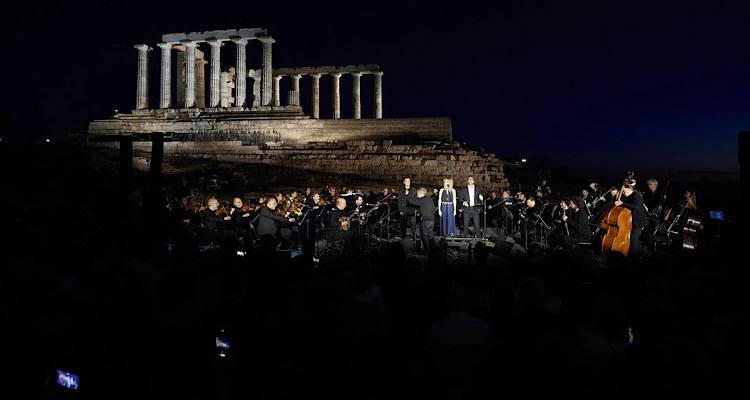 Ο νέος φωτισμός στον ναό του Ποσειδώνα στο Σούνιο από την Ελευθερία Ντεκώ