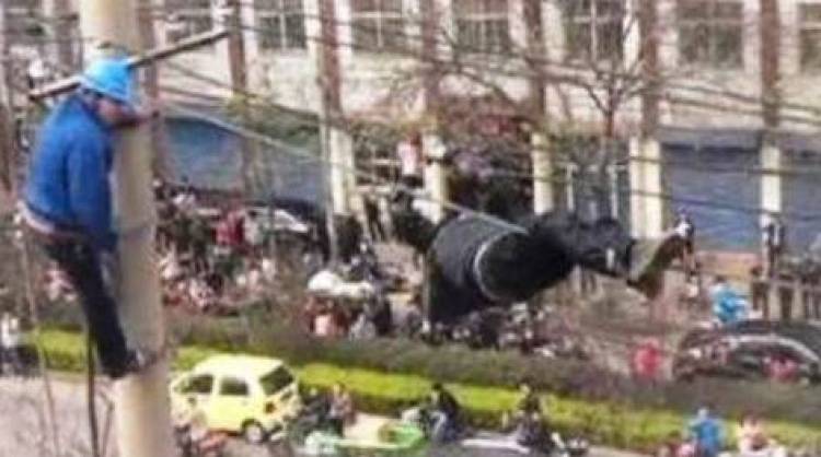 Μεθυσμένος ανέβηκε στα καλώδια του ρεύματος