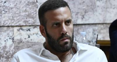 &Alpha;&delta;&iota;&alpha;&nu;ό&eta;&tau;&omicron;: &Omicron; &Nu;ί&kappa;&omicron;&sigmaf; &Pi;&alpha;&pi;&pi;ά&sigmaf; &chi;&tau;ύ&pi;&eta;&sigma;&epsilon; &delta;&eta;&mu;&omicron;&sigma;&iota;&omicron;&gamma;&rho;ά&phi;&omicron; &sigma;&tau;&omicron; &Sigma;&tau;&rho;&alpha;&sigma;&beta;&omicron;ύ&rho;&gamma;&omicron; | &Omicron; &Phi;ά&mu;&epsilon;&lambda;&omicron;&sigmaf; &tau;&omicron;&nu; &delta;&iota;&alpha;&gamma;&rho;ά&phi;&epsilon;&iota;, &epsilon;&kappa;&tau;ό&sigmaf; &epsilon;&upsilon;&rho;&omega;&omicron;&mu;ά&delta;&alpha;&sigmaf; &Sigma;&Upsilon;&Rho;&Iota;&Zeta;&Alpha;