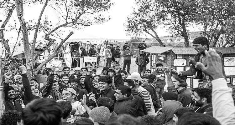 Κάτι βρωμάει στη Λέσβο