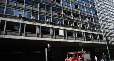 &Beta;ό&mu;&beta;&alpha; &sigma;&tau;&omicron; &upsilon;&pi;&omicron;&upsilon;&rho;&gamma;&epsilon;ί&omicron; &Epsilon;&rho;&gamma;&alpha;&sigma;ί&alpha;&sigmaf;: &Sigma;&tau;&omicron; &mu;&iota;&kappa;&rho;&omicron;&sigma;&kappa;ό&pi;&iota;&omicron; &omicron;&iota; &kappa;ά&mu;&epsilon;&rho;&epsilon;&sigmaf;, &tau;&iota; &laquo;&beta;&lambda;έ&pi;&omicron;&upsilon;&nu;&raquo; &sigma;&tau;&eta;&nu; &Epsilon;&Lambda;&Alpha;&Sigma;