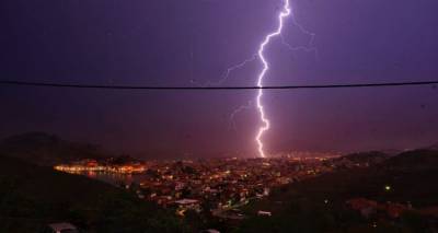 &Mu;ύ&rho;&iota;&nu;&alpha; - &Phi;&omega;&tau;&omicron;&gamma;&rho;&alpha;&phi;ί&alpha;: &Kappa;ώ&sigma;&tau;&alpha;&sigmaf; &Kappa;&alpha;&rho;&alpha;&gamma;&kappa;&omicron;ύ&nu;&eta;&sigmaf;