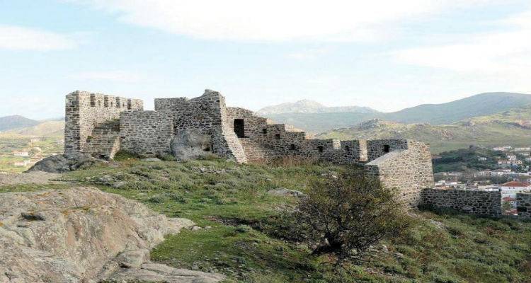 &Tau;&alpha;&mu;&epsilon;ί&omicron; &Alpha;&nu;ά&kappa;&alpha;&mu;&psi;&eta;&sigmaf;: &Alpha;&upsilon;&tau;ά &epsilon;ί&nu;&alpha;&iota; &tau;&alpha; 5 &mu;&nu;&eta;&mu;&epsilon;ί&alpha; &kappa;&alpha;&iota; &alpha;&rho;&chi;&alpha;&iota;&omicron;&lambda;&omicron;&gamma;&iota;&kappa;&omicron;ί &chi;ώ&rho;&omicron;&iota; &sigma;&epsilon; &Lambda;ή&mu;&nu;&omicron; &kappa;&alpha;&iota; Ά&gamma;. &Epsilon;&upsilon;&sigma;&tau;&rho;ά&tau;&iota;&omicron; &pi;&omicron;&upsilon; &epsilon;&nu;&tau;ά&sigma;&sigma;&omicron;&nu;&tau;&alpha;&iota; &sigma;&tau;&omicron; &pi;&rho;ό&gamma;&rho;&alpha;&mu;&mu;&alpha;.(audio)