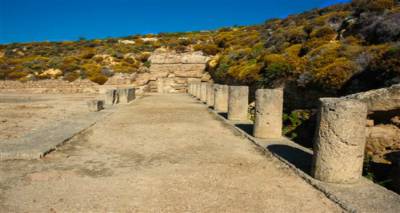 &Lambda;ή&mu;&nu;&omicron;&sigmaf;: &Eta; &Eta;&phi;&alpha;&iota;&sigma;&tau;ί&alpha;, &tau;&omicron; &Kappa;&alpha;&beta;&epsilon;ί&rho;&iota;&omicron; &kappa;&alpha;&iota; &eta; &Pi;&omicron;&lambda;&iota;ό&chi;&nu;&eta; (photos)