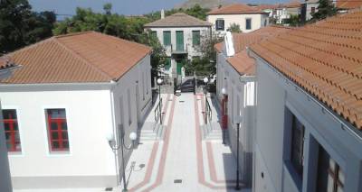 &Tau;&omicron; &Sigma;ά&beta;&beta;&alpha;&tau;&omicron; &eta; &kappa;&alpha;&lambda;&omicron;&kappa;&alpha;&iota;&rho;&iota;&nu;ή &gamma;&iota;&omicron;&rho;&tau;ή &tau;&omicron;&upsilon; 3&omicron;&upsilon; &Delta;&eta;&mu;&omicron;&tau;&iota;&kappa;&omicron;ύ &Sigma;&chi;&omicron;&lambda;&epsilon;ί&omicron;&upsilon; &Mu;ύ&rho;&iota;&nu;&alpha;&sigmaf;