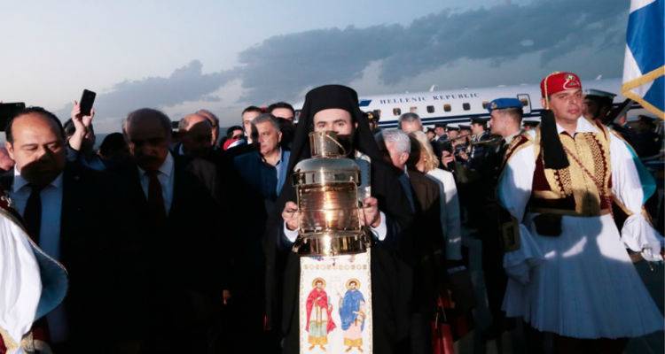 Λίγο πριν το &quot;Χριστός Ανέστη&quot; το Άγιο Φως στη Λήμνο | «Αλαλούμ» με την μεταφορά του!