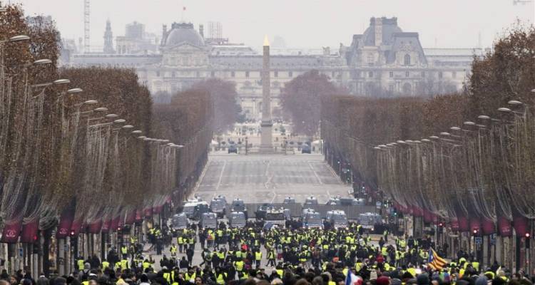 «Κίτρινα γιλέκα»: Κατεβαίνουν στους δρόμους της Γαλλίας για την πρώτη κινητοποίηση του έτους