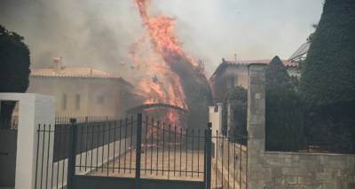 &Phi;&omega;&tau;&iota;ά &sigma;&tau;&eta;&nu; &Pi;&alpha;&lambda;&alpha;&iota;ά &Phi;ώ&kappa;&alpha;&iota;&alpha;: &Kappa;&alpha;ί&gamma;&omicron;&nu;&tau;&alpha;&iota; &sigma;&pi;ί&tau;&iota;&alpha;, 112 &gamma;&iota;&alpha; &epsilon;&kappa;&kappa;&epsilon;&nu;ώ&sigma;&epsilon;&iota;&sigmaf;, 40 &alpha;&pi;&epsilon;&gamma;&kappa;&lambda;&omega;&beta;&iota;&sigma;&mu;&omicron;ί, &mu;ά&chi;&eta; &gamma;&iota;&alpha; &nu;&alpha; &mu;&eta;&nu; &phi;&tau;ά&sigma;&epsilon;&iota; &sigma;&tau;&omicron; &pi;&epsilon;&upsilon;&kappa;&omicron;&delta;ά&sigma;&omicron;&sigmaf;