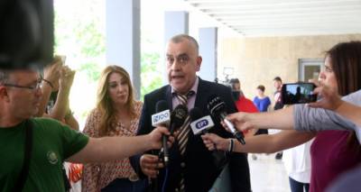 &Upsilon;&pi;ό&theta;&epsilon;&sigma;&eta; &Mu;&alpha;&rho;&kappa;έ&lambda;&lambda;&alpha;&sigmaf;: &laquo;&Alpha;&nu; &pi;ί&sigma;&omega; &alpha;&pi;ό &tau;&eta;&nu; 33&chi;&rho;&omicron;&nu;&eta; &kappa;&rho;ύ&beta;&epsilon;&tau;&alpha;&iota; &kappa;ύ&kappa;&lambda;&omega;&mu;&alpha; &pi;&omicron;&rho;&nu;&omicron;&gamma;&rho;&alpha;&phi;ί&alpha;&sigmaf;, &theta;&alpha; &pi;&alpha;&rho;&alpha;&iota;&tau;&eta;&theta;ώ&raquo;, &lambda;έ&epsilon;&iota; &omicron; &delta;&iota;&kappa;&eta;&gamma;ό&rho;&omicron;&sigmaf; &tau;&eta;&sigmaf;