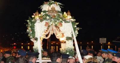 Σε κλίμα κατάνυξης η περιφορά των επιταφίων της Μύρινας (photos)