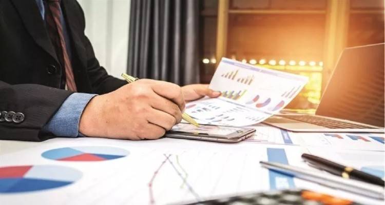 ΑΑΔΕ: Σε θέσεις μάχης για κατασχέσεις το 2022