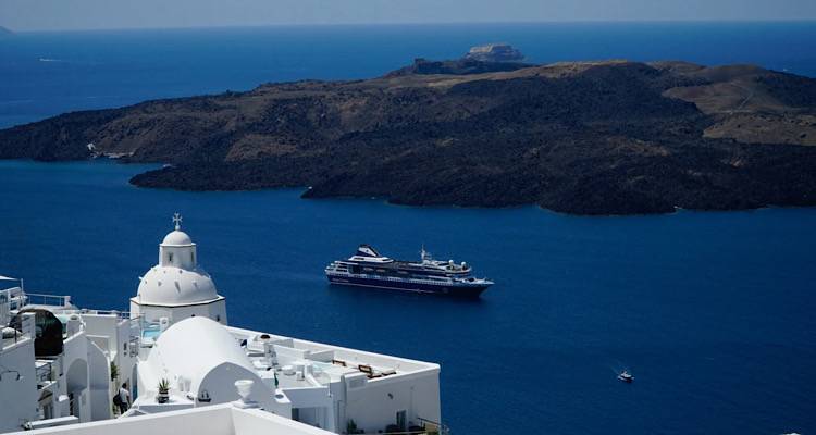 Σαντορίνη: «Περιορίστε τις μετακινήσεις, έρχονται οι τουρίστες» – Σάλος με ανάρτηση δημοτικού συμβούλου