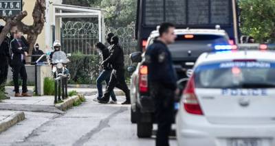 &Sigma;&tau;&omicron;&nu; &alpha;&nu;&alpha;&kappa;&rho;&iota;&tau;ή 6 &alpha;&pi;ό &tau;&omicron;&upsilon;&sigmaf; 10 &sigma;&upsilon;&lambda;&lambda;&eta;&phi;&theta;έ&nu;&tau;&epsilon;&sigmaf; &gamma;&iota;&alpha; &tau;&eta; &laquo;&Sigma;ύ&mu;&pi;&rho;&alpha;&xi;&eta; &Epsilon;&kappa;&delta;ί&kappa;&eta;&sigma;&eta;&sigmaf;&raquo;