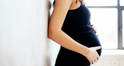 Συγκρατημένη ανησυχία της εγκύου για κάθε ύποπτο σύμπτωμα