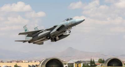 &Omicron; &Alpha;&mu;&epsilon;&rho;&iota;&kappa;&alpha;&nu;ό&sigmaf; &pi;&iota;&lambda;ό&tau;&omicron;&sigmaf; &tau;&omicron;&upsilon; F-15 &kappa;&rho;&upsilon;&beta;ό&tau;&alpha;&nu; &sigma;&epsilon; &sigma;&chi;&iota;&sigma;&mu;ή &beta;&omicron;&upsilon;&nu;&omicron;ύ | &Tau;&omicron; &kappa;ό&lambda;&pi;&omicron; &pi;&alpha;&rho;&alpha;&pi;&lambda;ά&nu;&eta;&sigma;&eta;&sigmaf; &tau;&eta;&sigmaf; CIA &pi;&rho;&iota;&nu; &alpha;&pi;ό &tau;&eta;&nu; &epsilon;&pi;&iota;&chi;&epsilon;ί&rho;&eta;&sigma;&eta; &delta;&iota;ά&sigma;&omega;&sigma;ή&sigmaf; &tau;&omicron;&upsilon;